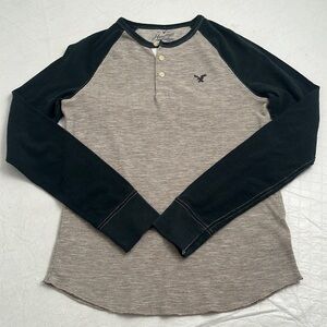 Hollister green and oatmeal heather colorblock long sleeve thermal henley shirt